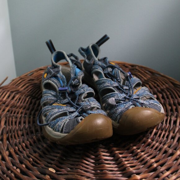 Keen waterproof water shoes, size 9 - Picture 2 of 4